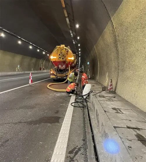 连平隧道排水渠清淤